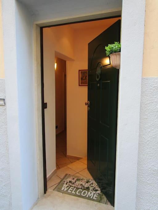 Apartamento Il Piccolo Eden - Private Garden Livorno Exterior foto