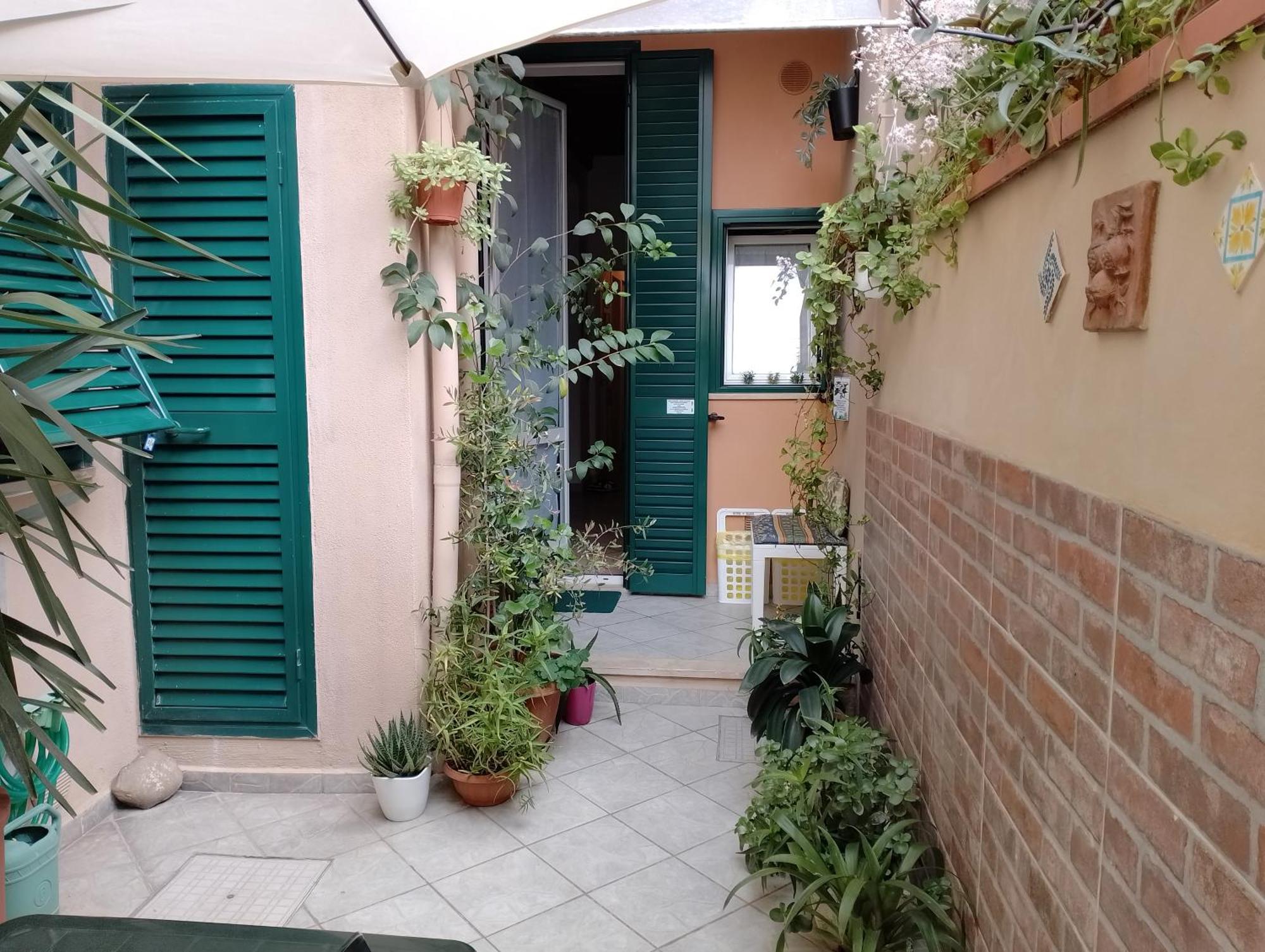 Apartamento Il Piccolo Eden - Private Garden Livorno Exterior foto