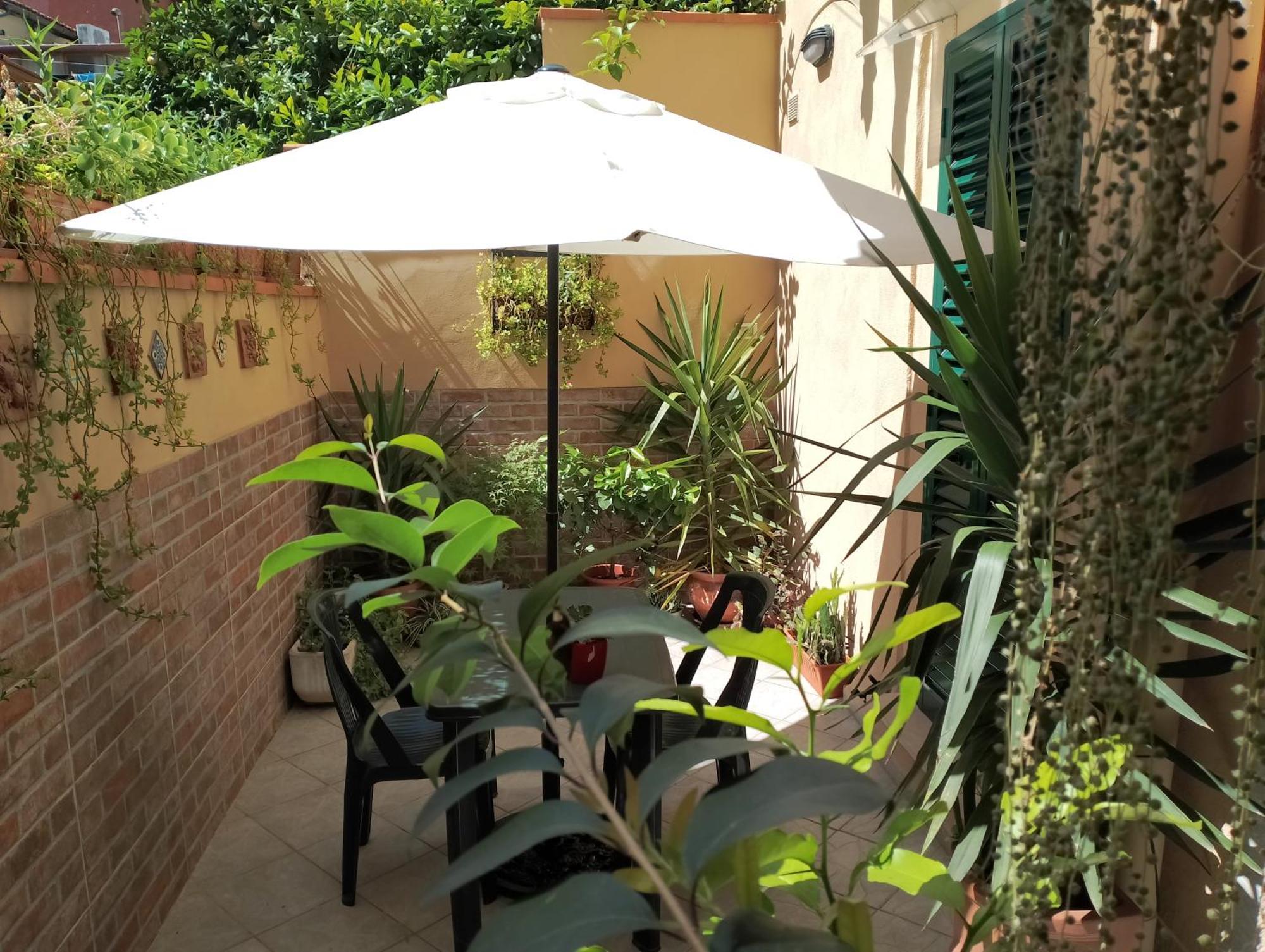 Apartamento Il Piccolo Eden - Private Garden Livorno Exterior foto